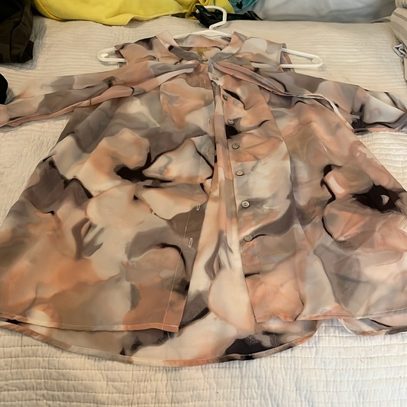 Sleeveless blouse - Picture 2 of 2